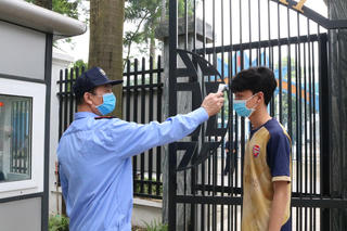 Hà Nội nên tính toán cho học sinh sớm trở lại trường học