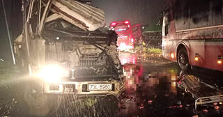 Bình Phước: Xe khách vượt ẩu gây tai nạn liên hoàn, 1 người chết, 4 người bị thương