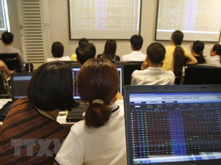 Chứng khoán quay về trong sắc đỏ, VN-Index mất hơn 17 điểm