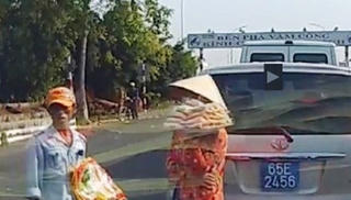 Truy bắt 2 thanh niên trộm túi xách trong ôtô biển xanh