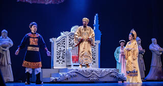 Những 'cú hích' đầu Xuân