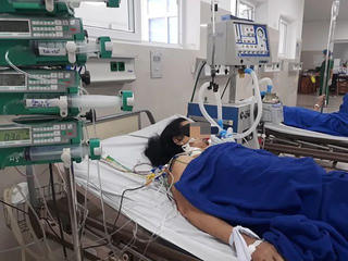 Nguy kịch vì uống rượu ngâm hạt gấc để chữa đau lưng