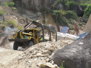 Nổ mìn khai thác đá, 4 người thương vong