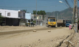 Thi công ẩu, đổ lỗi cho nhau