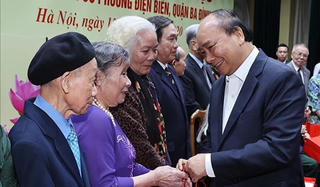 Thủ tướng dự Ngày hội Đại đoàn kết toàn dân tộc tại phường Điện Biên