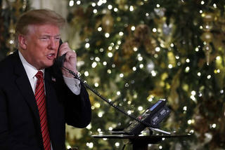 Câu hỏi gây 'bão' mạng của ông Trump với cô bé 7 tuổi