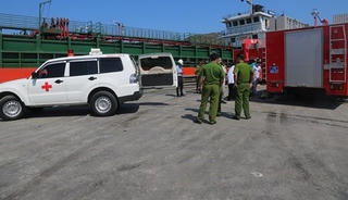 Ba thuyền viên chết ngạt thương tâm trong khoang tàu chứa mật mía