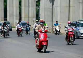 Những điều cần lưu ý khi đi xe máy dưới trời nắng nóng