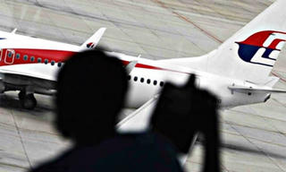 Phát hiện thêm 3 mảnh vỡ nghi của MH370
