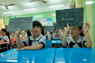 100% học sinh lớp 1, 2 được học tiếng Anh tại trường
