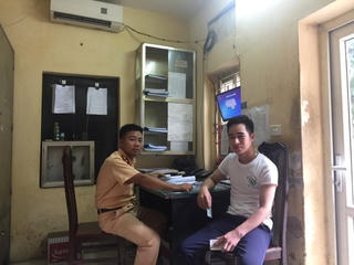 Tìm người đánh rơi điện thoại di động đắt tiền để trả lại