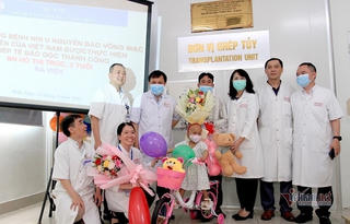 Bệnh nhi đầu tiên ở Việt Nam mắc u nguyên bào võng mạc được điều trị thành công