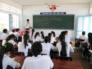 Cấm cho học sinh nghỉ học đi lễ hội