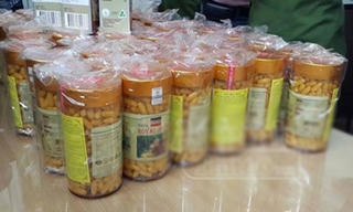 Hà Nội: Phát hiện vụ buôn bán hơn 20 tấn thực phẩm chức năng giả