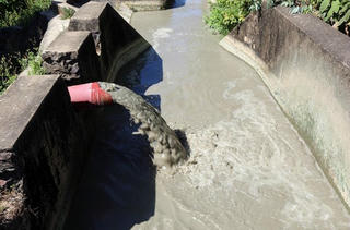 Nắng nóng gay gắt, nguồn nước cạn kiệt