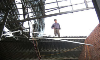 Đắk Lắk: Gió lốc tốc mái hàng chục nhà dân