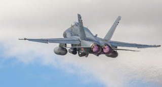 [VIDEO] Su-27 của Nga rượt đuổi ‘nghẹt thở’ chiếc F-18 của Tây Ban Nha trên biển Baltic