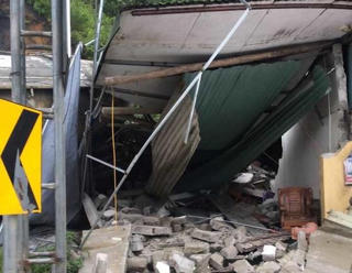 Hà Giang: Sạt lở, 1 nam sinh lớp 8 đang ngủ bị đá đè chết