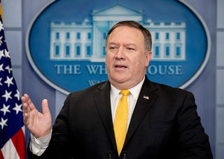 Ngoại trưởng Mỹ cảm ơn Việt Nam hỗ trợ vận chuyển 2,2 triệu bộ đồ bảo hộ