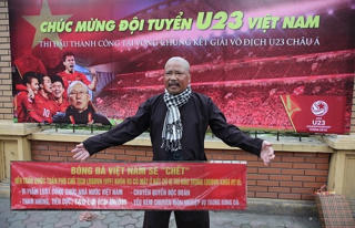 Cựu còi vàng Dương Mạnh Hùng phải gỡ băng rôn phản đối lãnh đạo VFF
