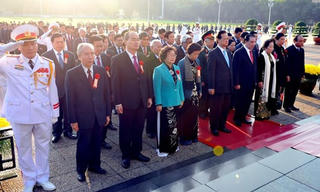 Lãnh đạo Đảng, Nhà nước viếng Chủ tịch Hồ Chí Minh và tưởng niệm các Anh hùng liệt sỹ