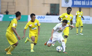 V-League vòng 16: Không còn chỗ  cho mộng mơ