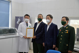 Quỹ Trái tim vàng Việt Nam trao tặng thiết bị y tế trị giá 4,1 tỷ đồng