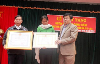 Học sinh quên mình cứu bạn được truy tặng Huân chương Dũng cảm