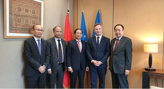 Đặc phái viên của Thủ tướng Chính phủ thăm Pháp