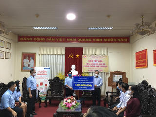 Cần Thơ: Tiếp nhận 1 tỷ đồng ủng hộ mua vaccine phòng, chống Covid-19