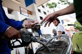 Giá xăng tăng 300 đồng/lít từ 15h chiều nay