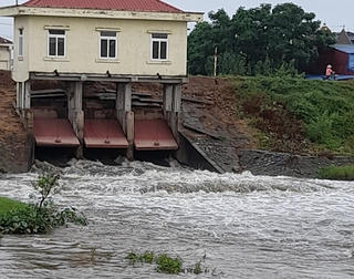 Bất an vì trạm bơm gây sạt lở nghiêm trọng