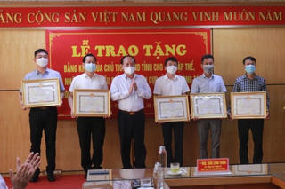 Bắc Giang: Khen thưởng tập thể, cá nhân có nhiều đóng góp ủng hộ chống dịch