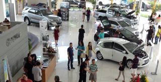 Tháng 4, tiêu thụ ô tô tụt dốc