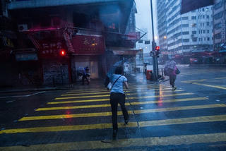 Hong Kong tê liệt vì bão Nida