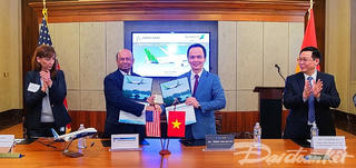 Phó Thủ tướng Vương Đình Huệ dự lễ ký mua 20 máy bay Boeing