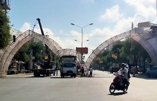 Cần Thơ:  Ôtô tải làm sập cổng chào