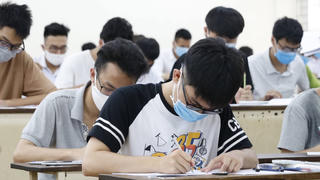 Nhiều trường đại học hoãn kỳ thi riêng