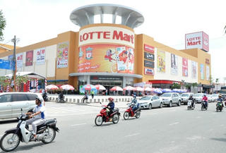 Hồi âm bào báo: Xử lý 28 trường hợp vi phạm đậu xe trước Lotte mart