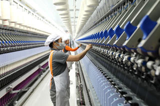 Khó khăn bủa vây ngành dệt may