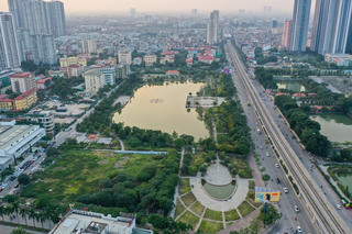 Công viên – hồ điều hoà Mai Dịch được cải tạo dần sau phản ánh