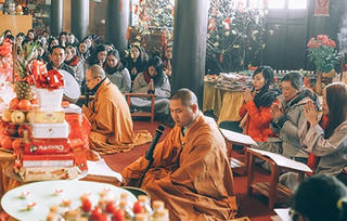 Phật tử Kiev và Odessa về chùa Trúc Lâm Kharkov cầu bình an Năm mới Đinh Dậu