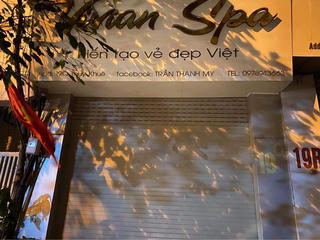Khách hàng đi viện sau tiêm botox, chủ Spa 'biến mất'