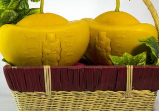 Những quả dưa độc, lạ hút khách