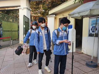 Học sinh bị xáo trộn vì kế hoạch học tập liên tục thay đổi