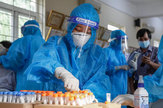 Thích ứng để sống chung cùng Covid