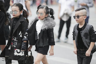 Hồ Gươm trở thành sàn diễn thời trang cho các tín đồ đam mê street style