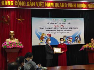 Cùng bạn đọc sách, vượt qua thử thách