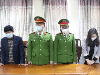 Cán bộ thuế buôn bán hóa đơn trái phép, thu lợi bất chính gần 1 tỷ đồng