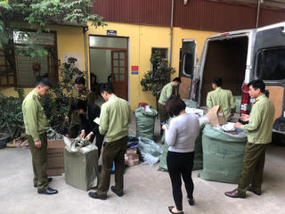 Phát hiện xe khách vận chuyển gần 1.000 sản phẩm hàng hóa nhập lậu